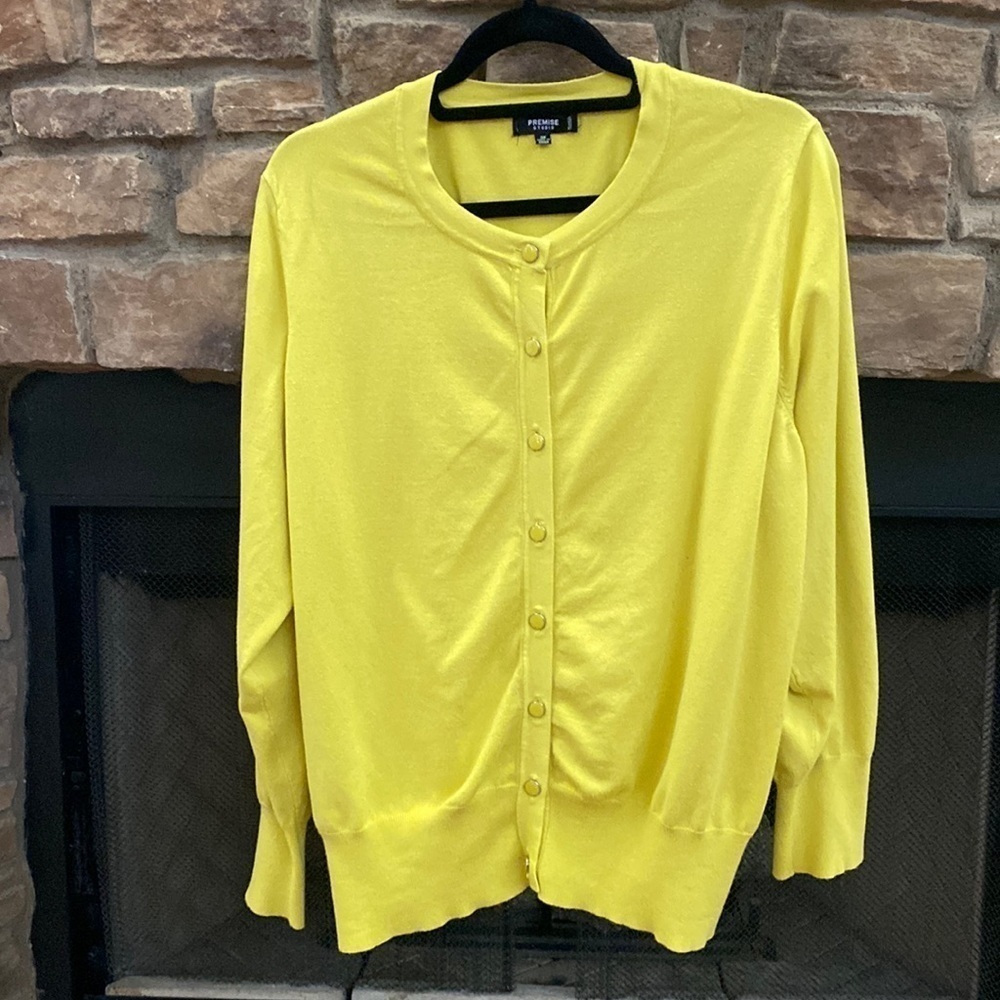 Premise yellow cardigan with shiny buttons. Size 3X